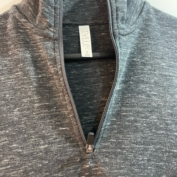 Men’s pullover size Small never use With tags - Picture 2 of 3